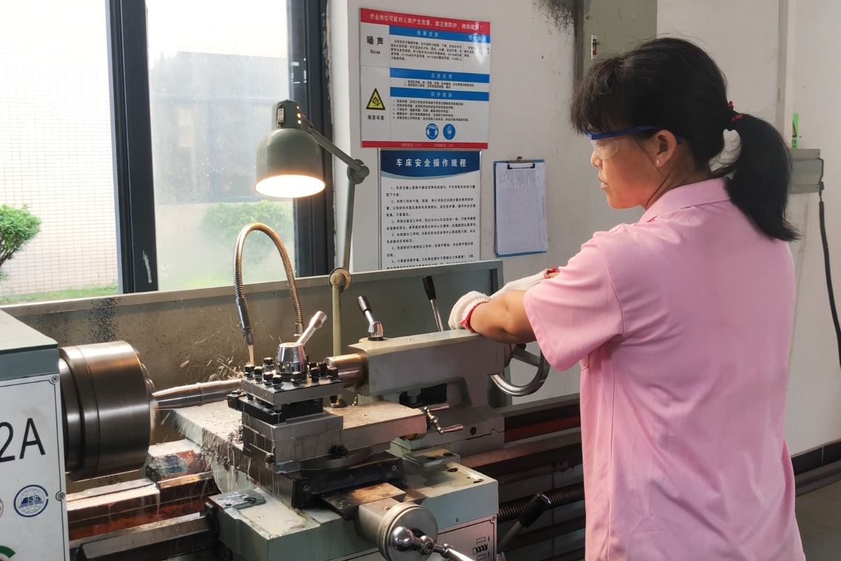 山藤直交軸減速機(jī)生產(chǎn)情景